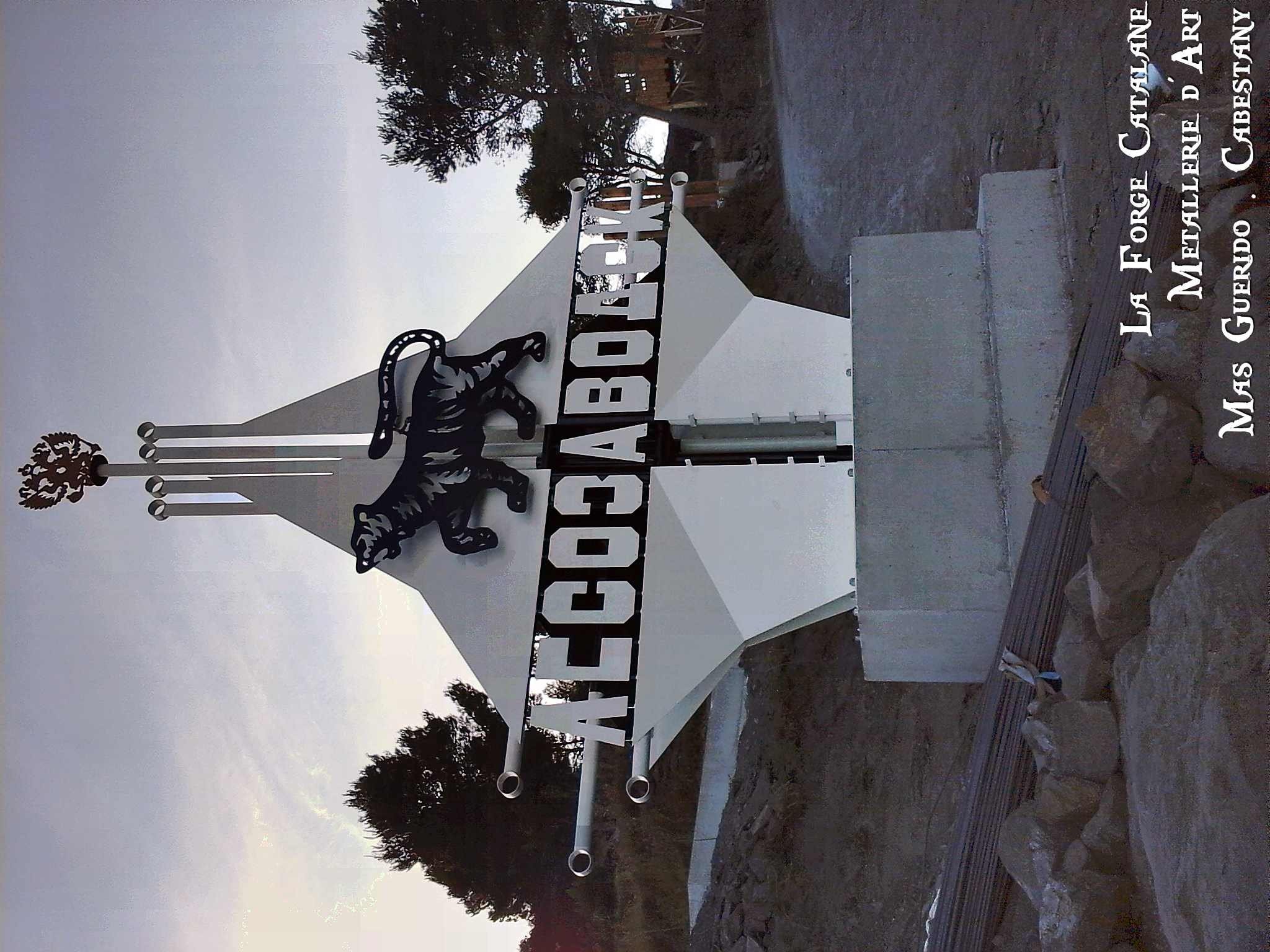 totem en decoupe laser thermolaquage Forge Catalane.jpg